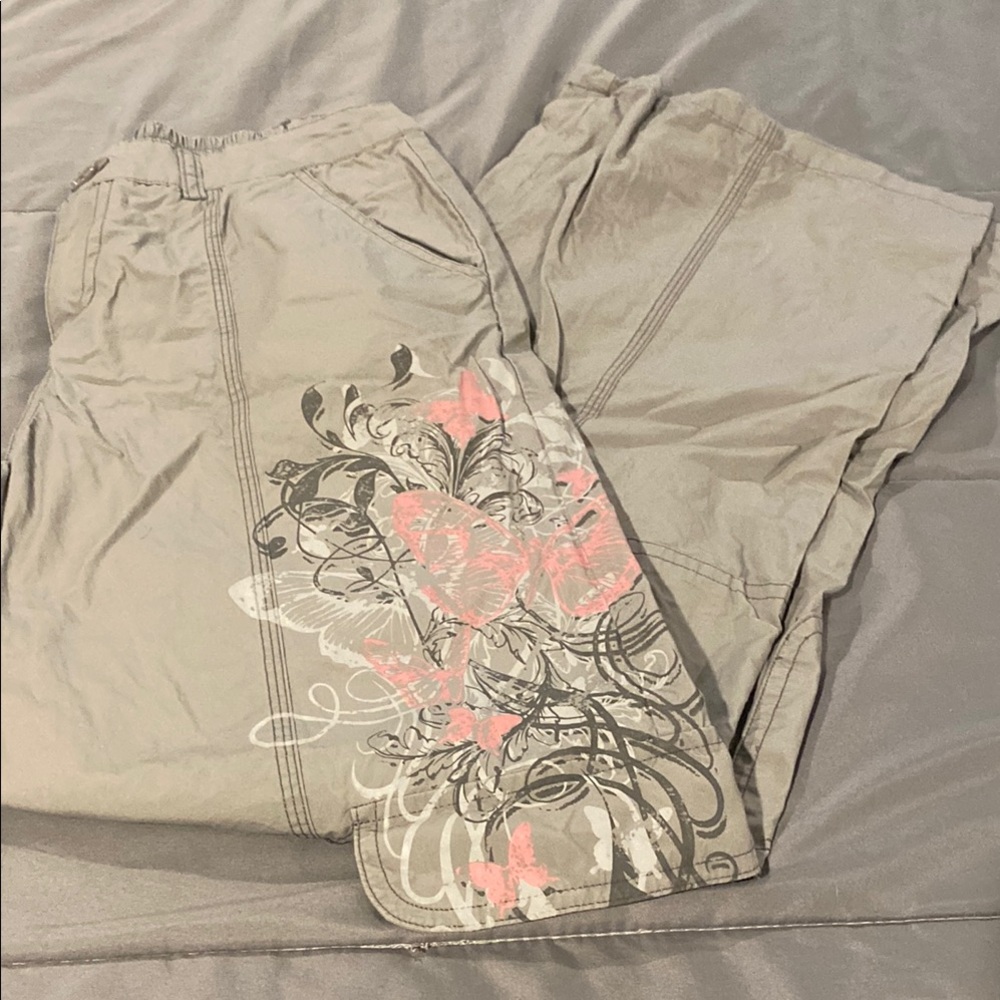 Floral Graphic Pants in Gray and Pink